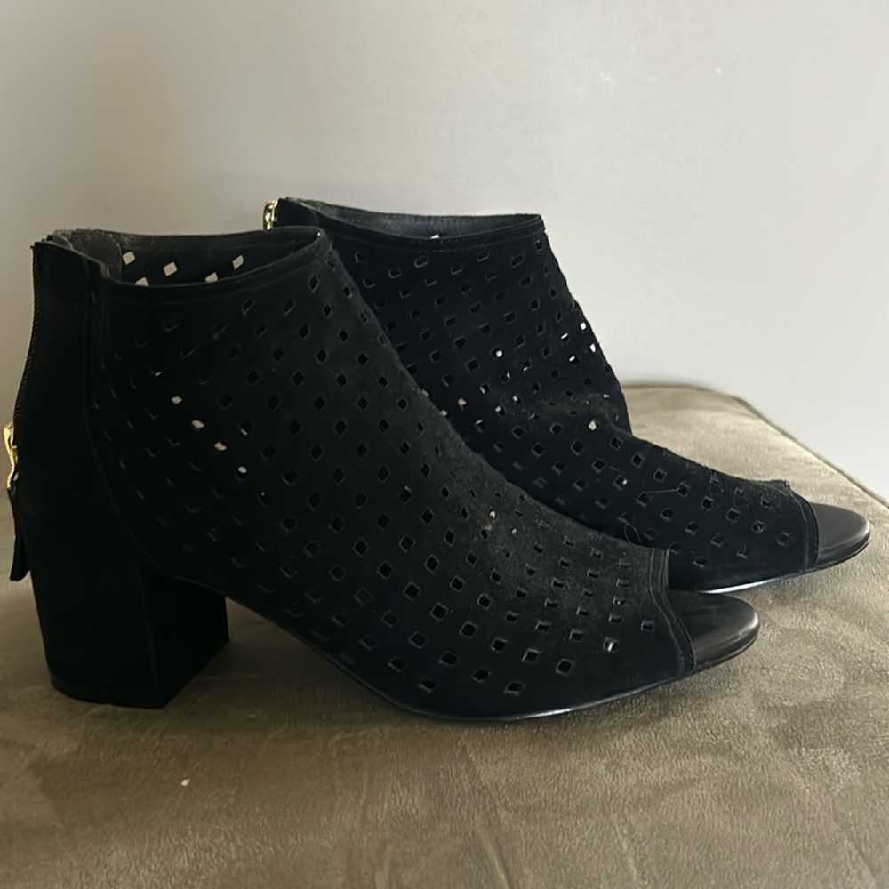 Cute Cecelia New York open toe black suede booties.